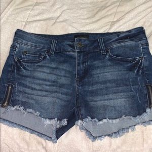 Jean Shorts w/ Zipper